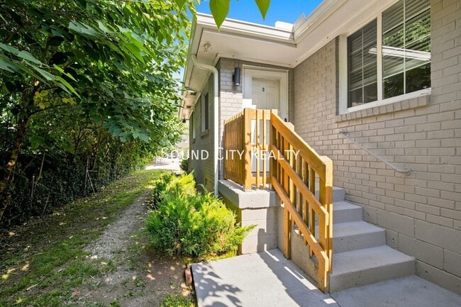Photo - 714 27th Ave N Unit D