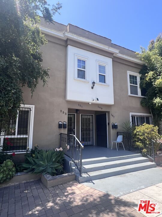 Building Photo - 247 S Catalina St Rental