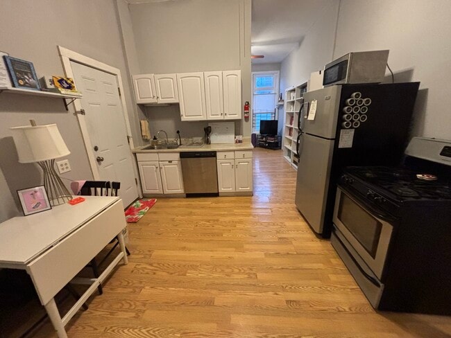 Photo - 1429 N Elk Grove Ave Unidad 1f