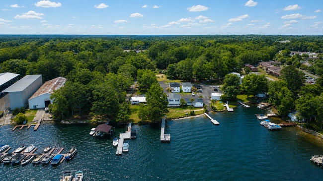 Lake Lodge Apartments