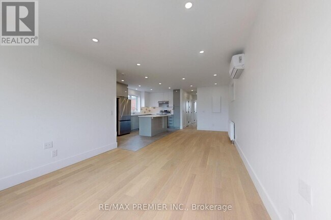 Photo - 148 Lambton Ave