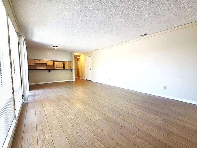 Photo - Beautiful, Very Large 2 Bedroom with Garage, Fireplace, Balcony & A/C Near Washoe Golf Course