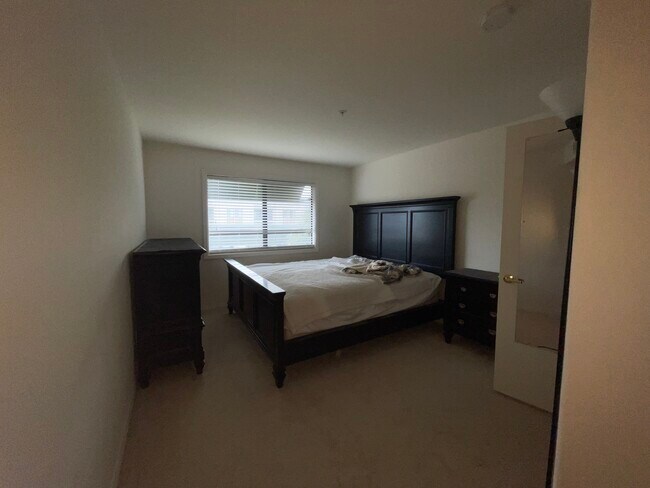 17735 Kinzie St Unit 201