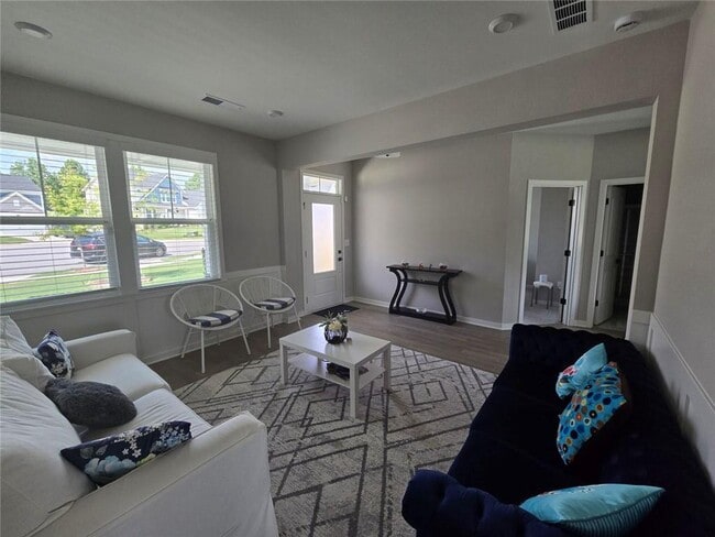 Photo - 121 Linden Ct