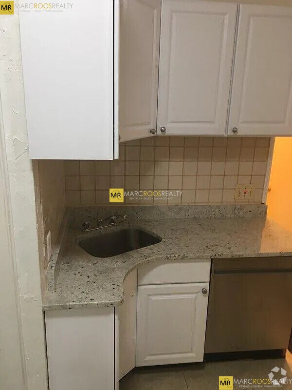 Building Photo - 4 Adella Pl Unit #1 Rental