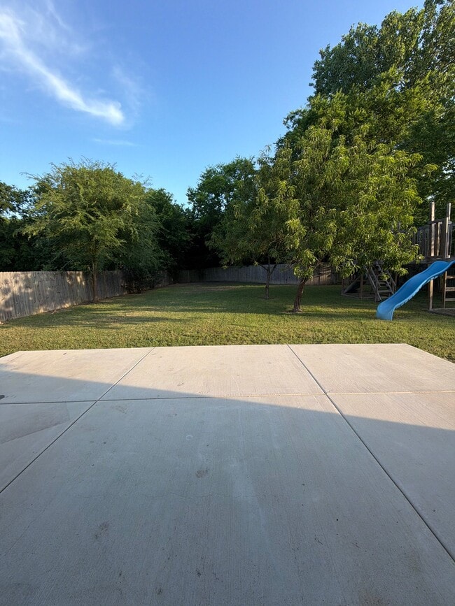 Photo - 804 Creekside Dr