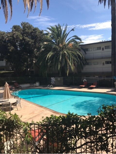 Villa Flores Apartments
