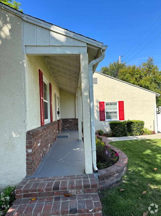 Building Photo - 3917 W Chandler Blvd Rental