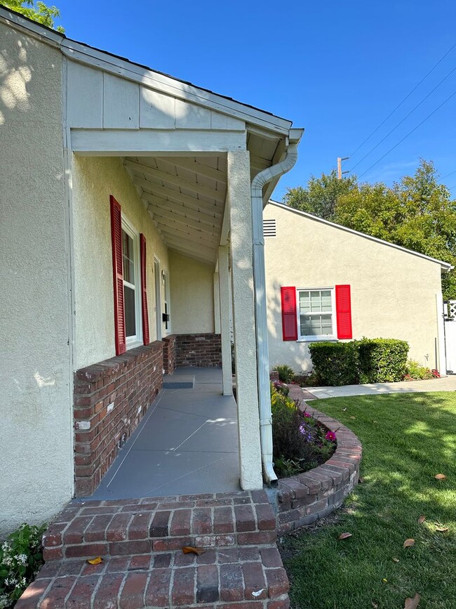 Building Photo - 3917 W Chandler Blvd Rental