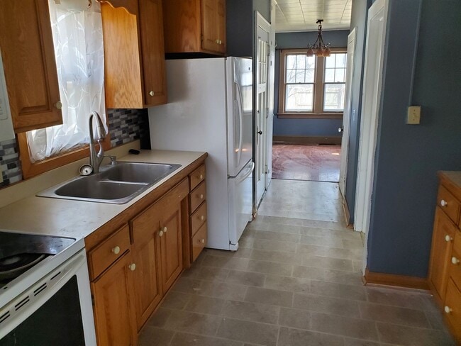 Photo - 3bed 1.5 bath house with garage