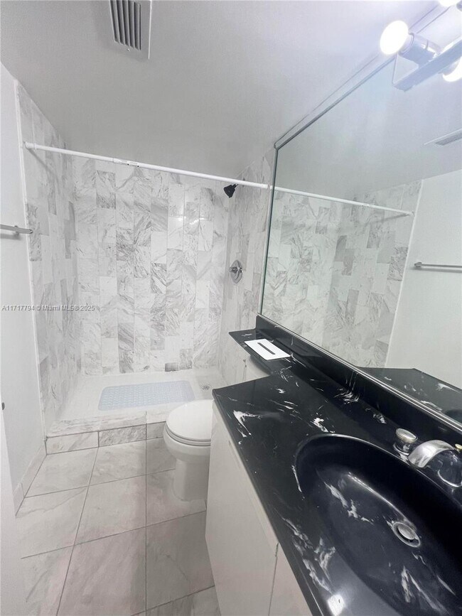 Photo - 825 Brickell Bay Dr