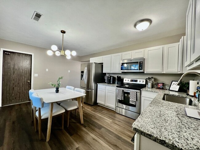 Photo - 3 BDR Ranch w/ Fenced yard, laundry, garag...
