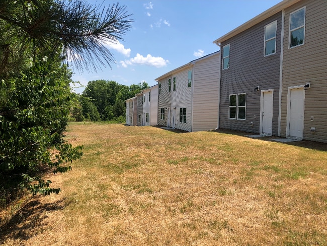 Photo - 448 Oakwood Dr NW