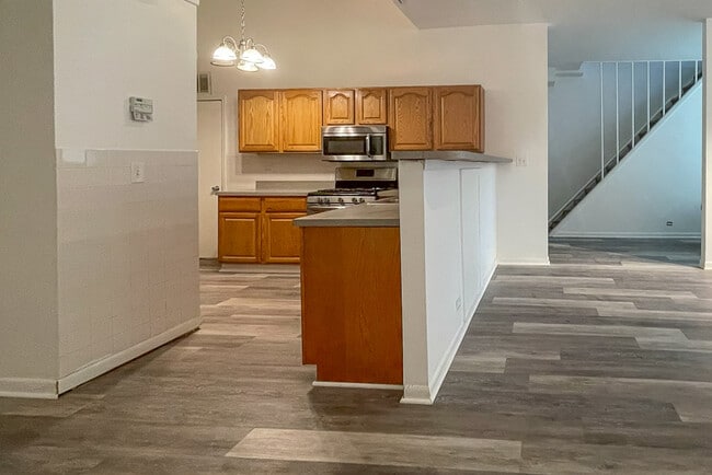 Photo - 1834 W Henderson St Unit J02P