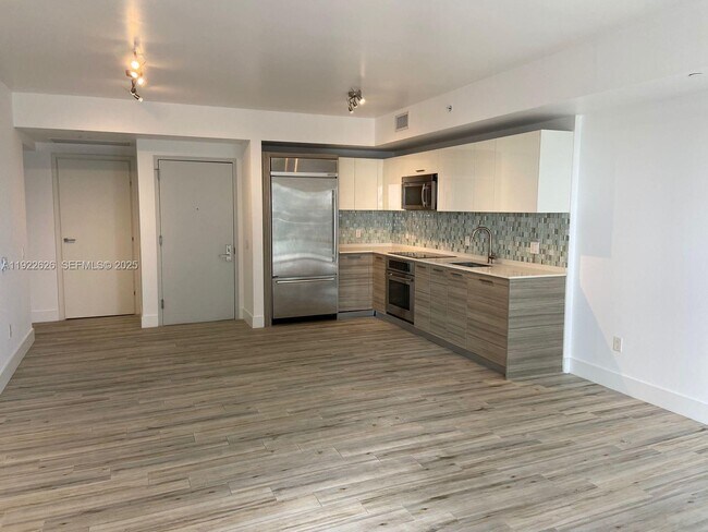 Photo - 1300 Brickell Bay Dr Unidad 2203