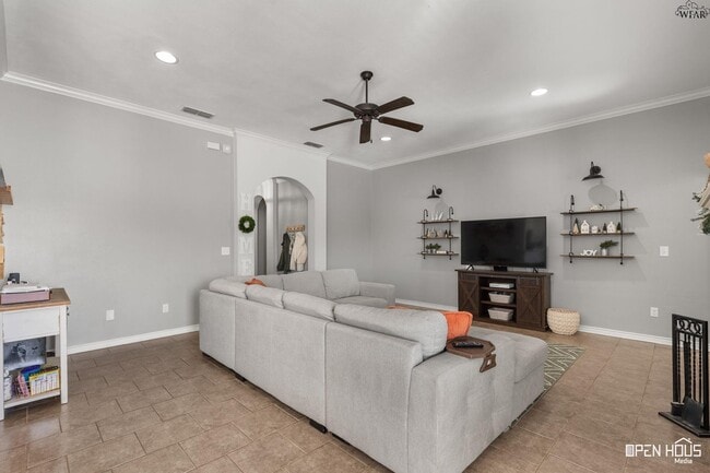 Photo - 2103 E Hunters Glen