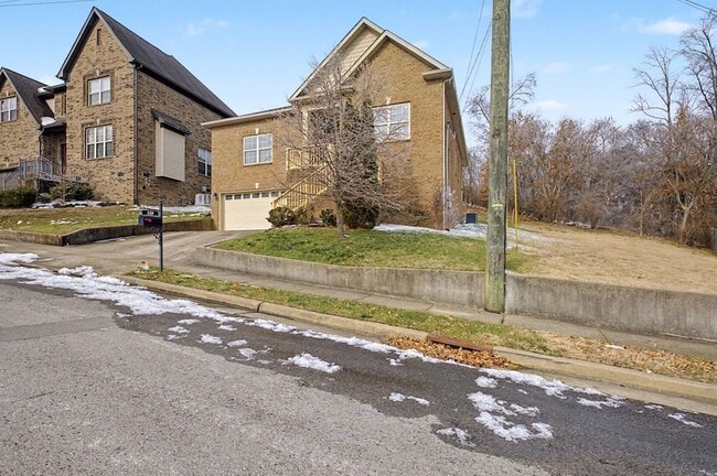 Photo - 140 Tulip Grove Point