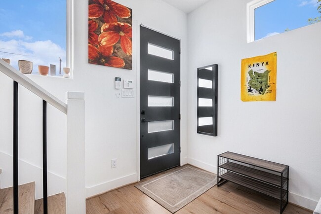 Photo - 203 Danna Ln