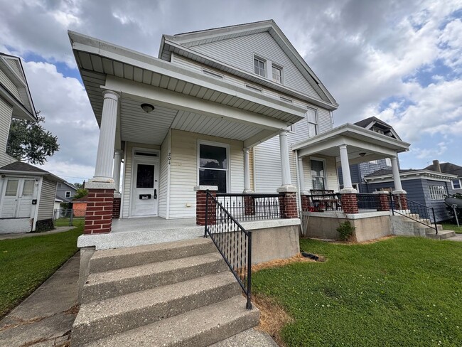 Building Photo - 202/204 Eaton Avenue Unit 204 Eaton Avenue