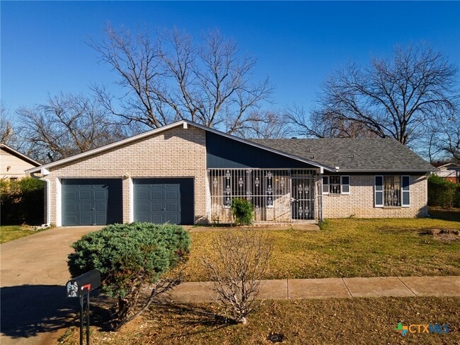 Building Photo - 1802 Sycamore Dr