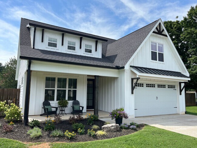 Building Photo - Beautiful 3br 2.5ba Like-New Home in Murfreesboro!