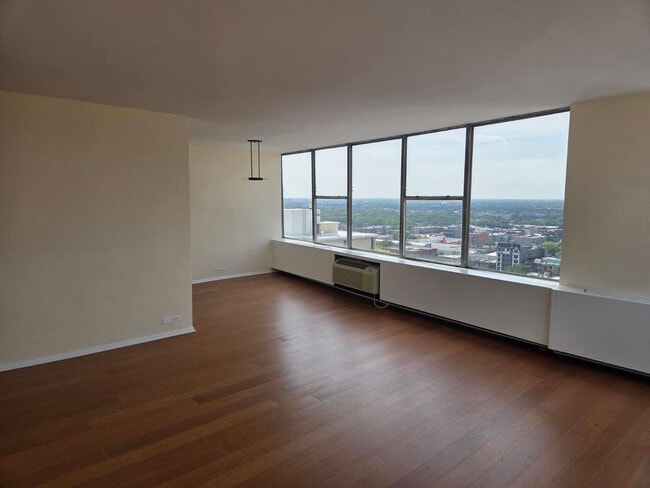 Photo - 5757 N Sheridan Rd