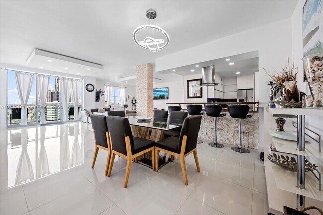 Building Photo - 4001 S Ocean Dr Unit PH2