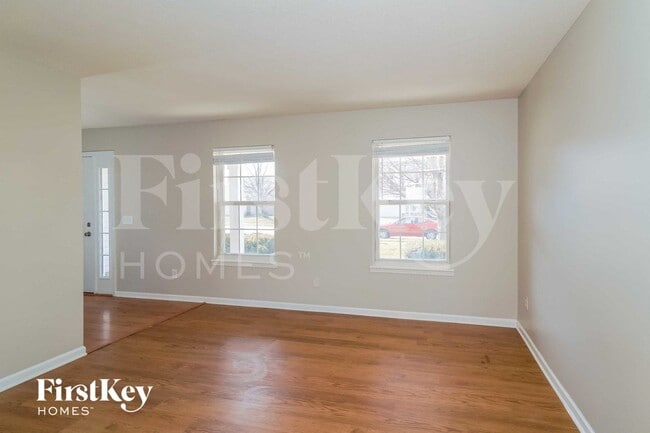 Photo - 694 Morgan Way