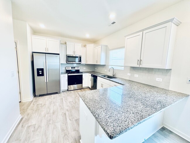 Photo - BEAUTIFUL 3BD/2.5BTH Townhome - Belmont -July/August Move In