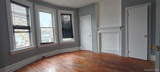 Building Photo - 104 Winnikee Ave Unit 3