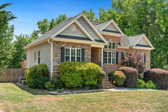 Photo - Furnished Pet Friendly Rental in Davie County with Flexible Lease Length!