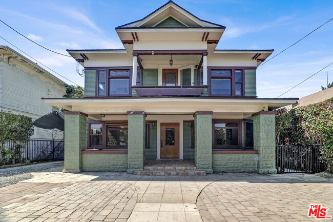 Building Photo - 1340 W 30th St Rental