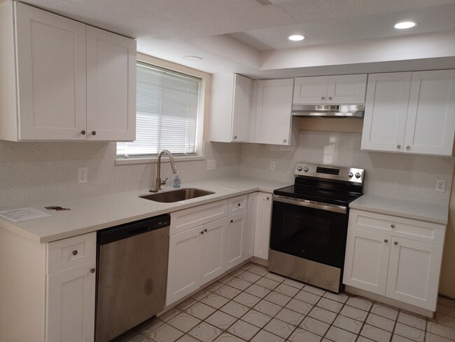 Building Photo - 9903 Kent Towne Ln