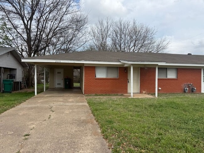 Building Photo - Lacy Lakeview Duplex