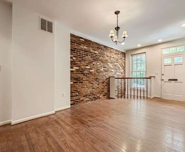 Photo - 827 S Charles St