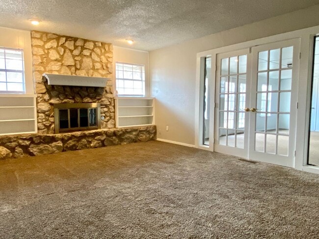2900 Pine Ridge Rd