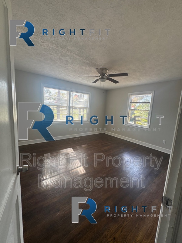 Photo - 4383 Wilson St