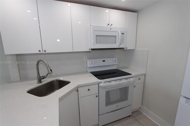 4550 NW 9th St Unit 811E
