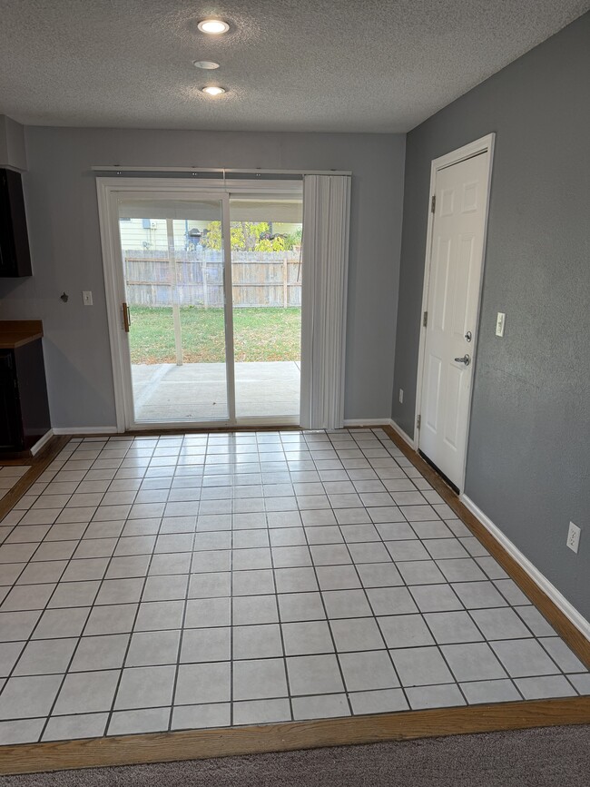 Photo - 5025 E Weaver Ave