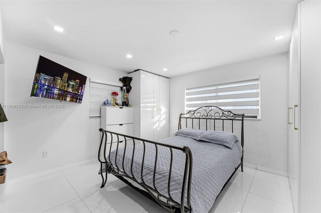 Photo - 10364 SW 6th St