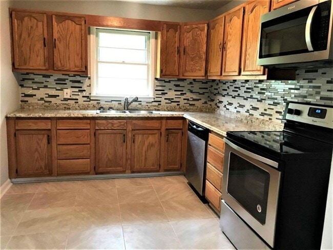 Photo - 310 College Park Dr