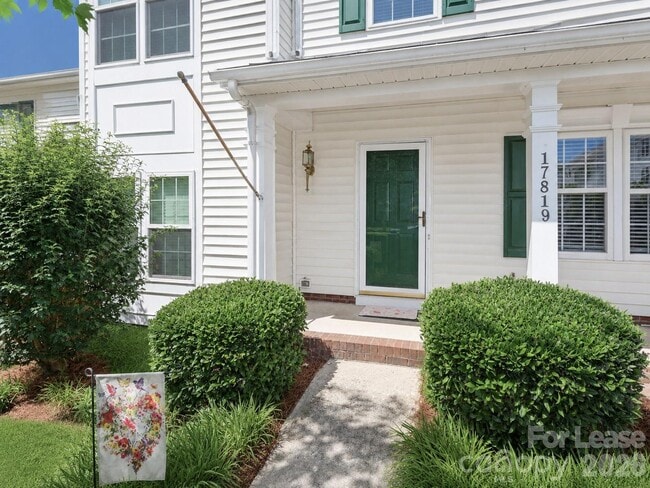 Photo - 17819 Delmas Dr
