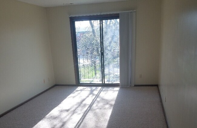 Photo - Glenbrook Apartments