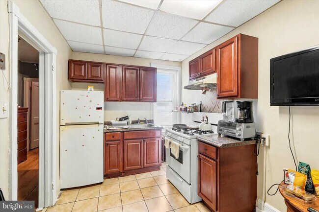 Photo - 1833 Daly St