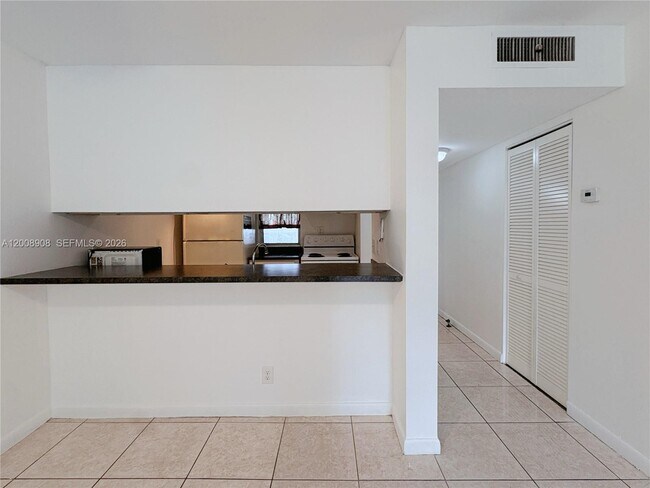 Photo - 8550 N Sherman Cir Unit 205