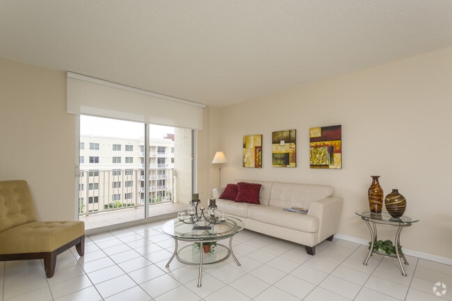 Photo - Royal Palms Apartments
