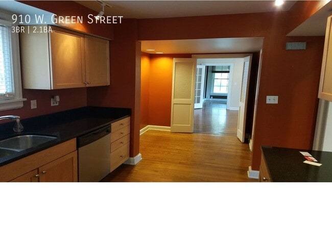 Photo - 910 W Green St