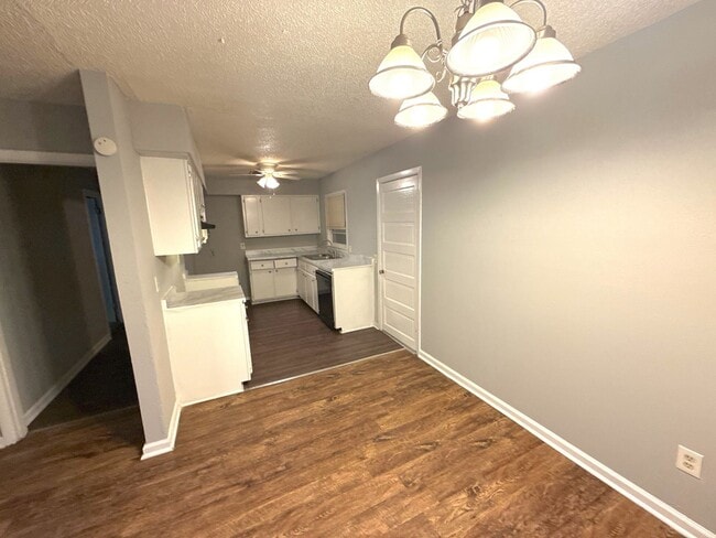 Photo - 1497 Maxine St