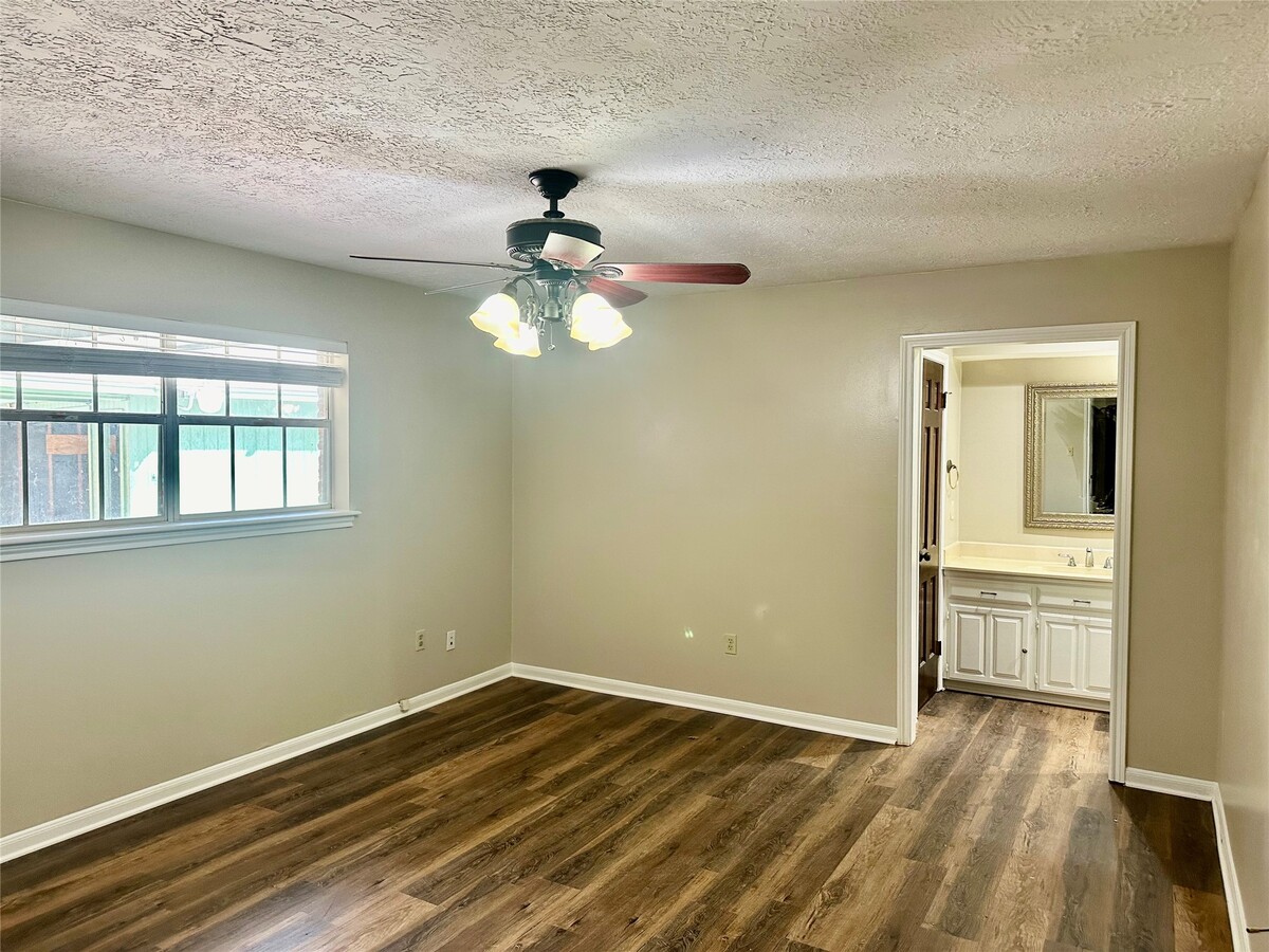 Photo - 103 Wroxton Dr