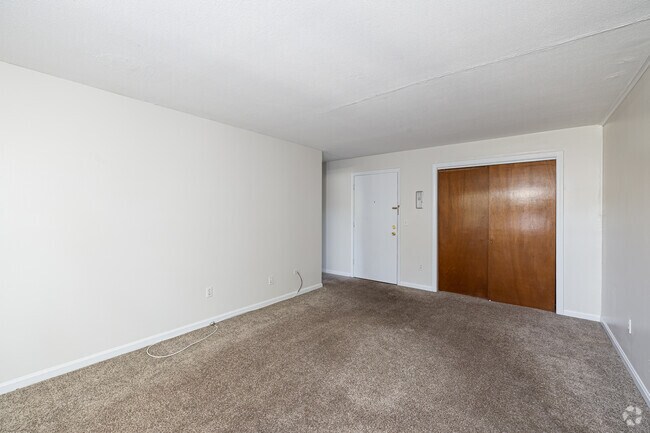 2BR, 1BA - 975SF - Living ROom
